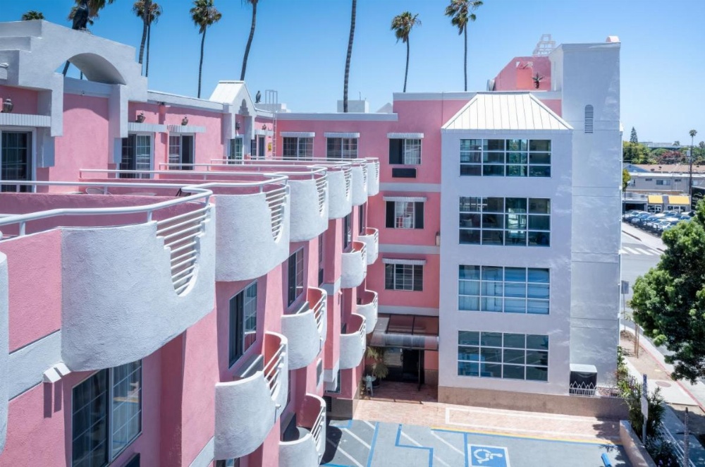 Days Inn by Wyndham Santa Monica Image 11