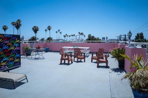 Days Inn by Wyndham Santa Monica image 2